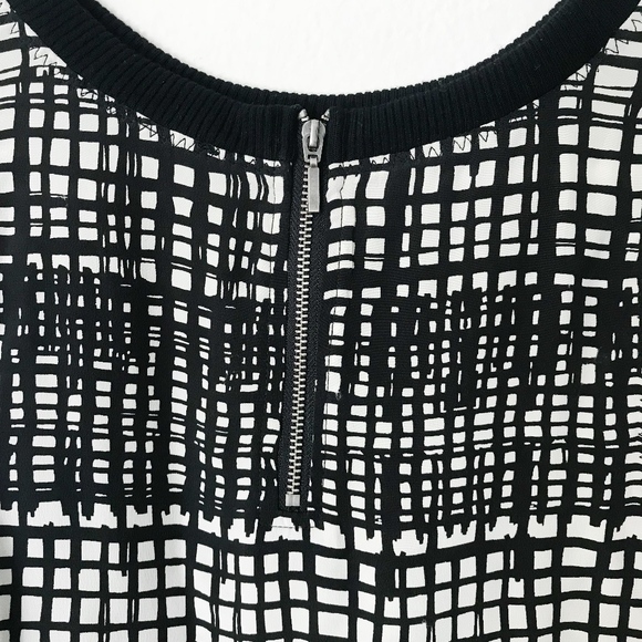 Macy's Patterned Short Sleeve Blouse - Picture 3 of 4